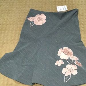 Bebe embroidered trumpet skirt size 4